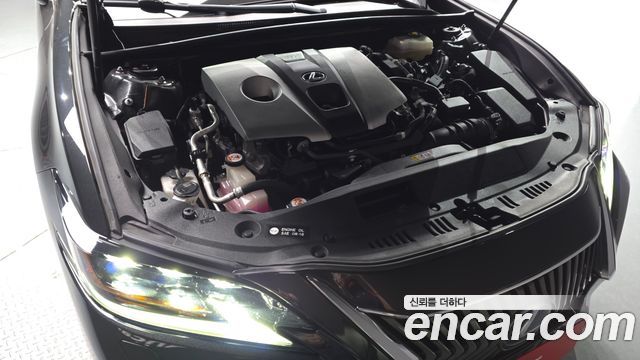 Lexus ES 2019 — photo 6