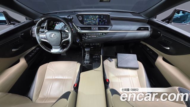 Lexus ES 2019 — photo 10