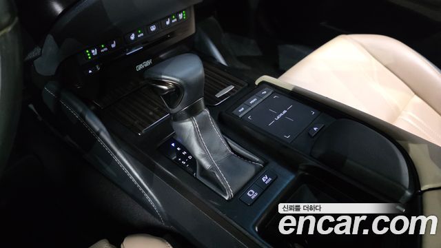 Lexus ES 2019 — photo 12