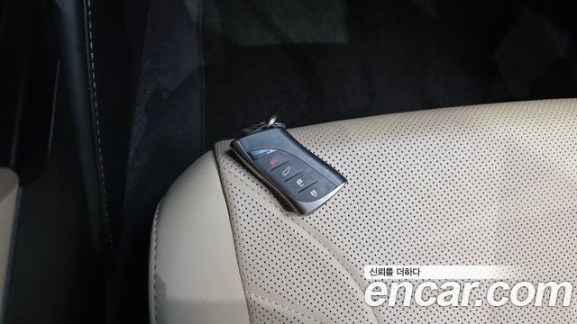 Lexus ES 2019 — photo 22