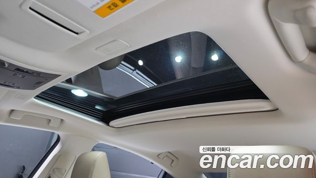 Lexus ES 2019 — photo 23