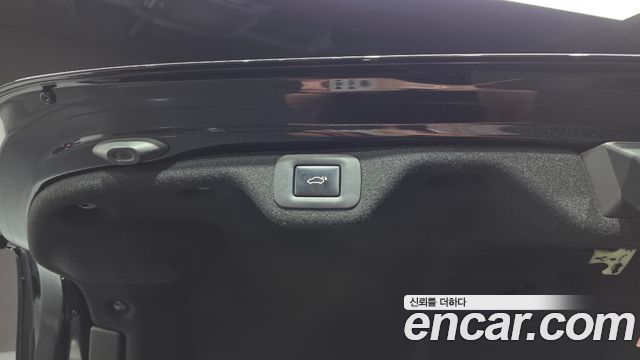 Lexus ES 2019 — photo 24