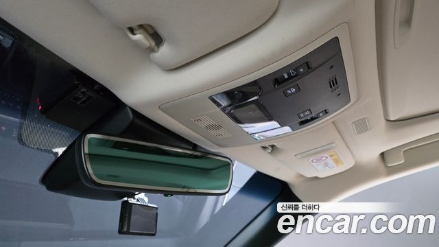 Lexus ES 2019 — photo 27