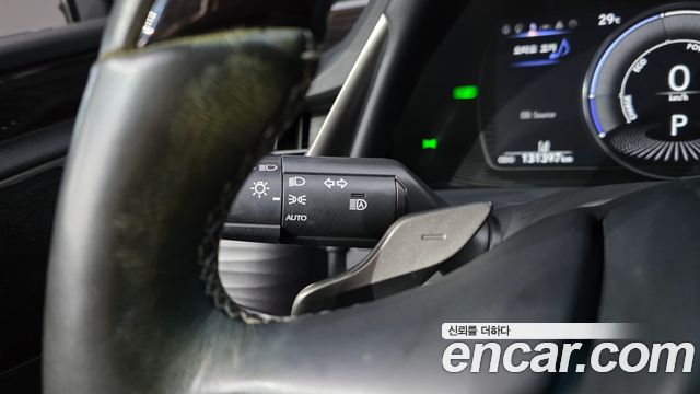 Lexus ES 2019 — photo 29