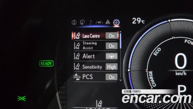 Lexus ES 2019 — photo 31