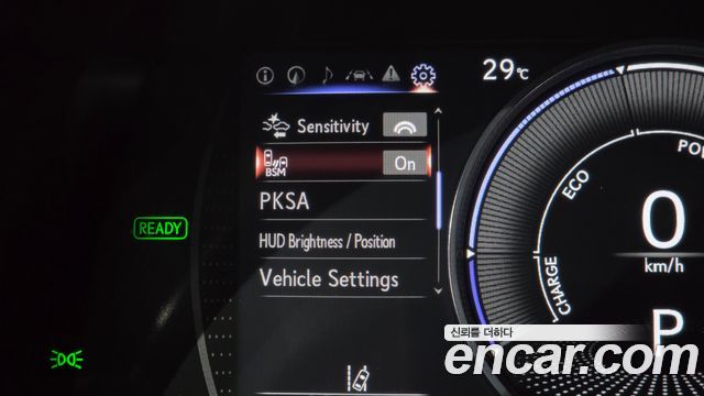 Lexus ES 2019 — photo 33