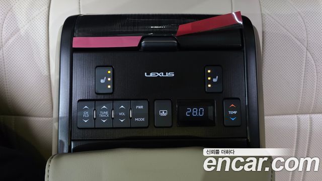 Lexus ES 2019 — photo 37