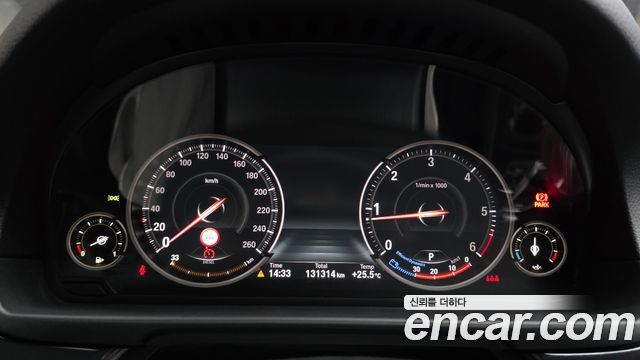 BMW 5-Series 2015 — photo 8