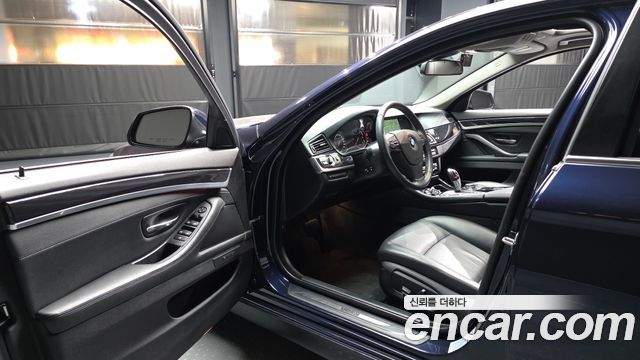 BMW 5-Series 2015 — photo 10