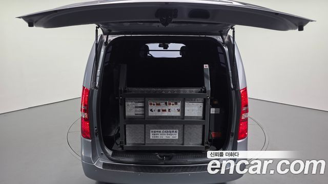 Hyundai Starex 2017 — photo 2
