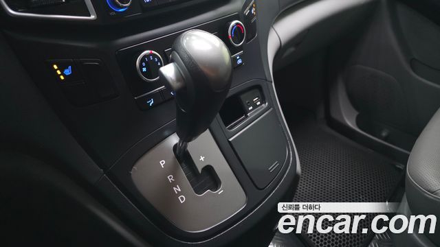 Hyundai Starex 2017 — photo 12