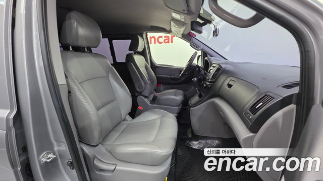 Hyundai Starex 2017 — photo 13