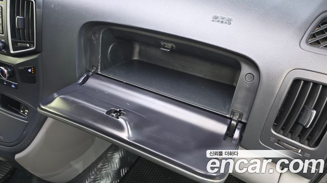 Hyundai Starex 2017 — photo 28