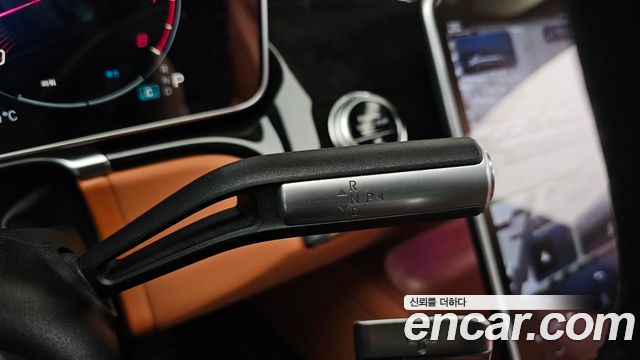 Mercedes-Benz S-Class 2023 — photo 9