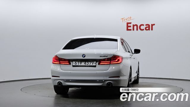 BMW 5-Series 2018 — photo 4