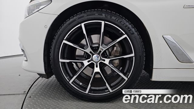 BMW 5-Series 2018 — photo 5