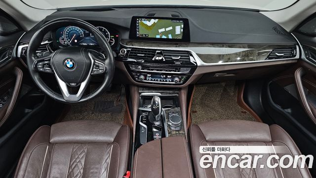 BMW 5-Series 2018 — photo 10