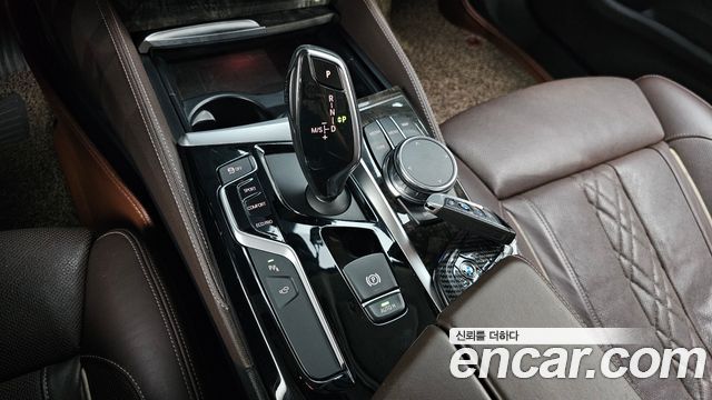 BMW 5-Series 2018 — photo 12