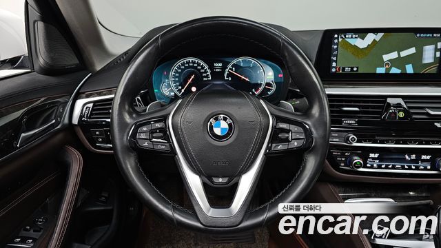BMW 5-Series 2018 — photo 19