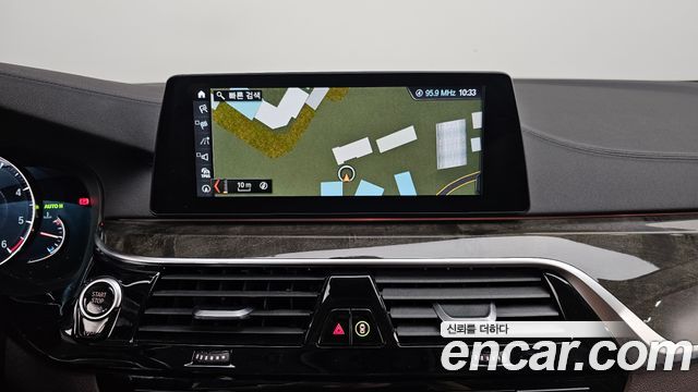 BMW 5-Series 2018 — photo 20