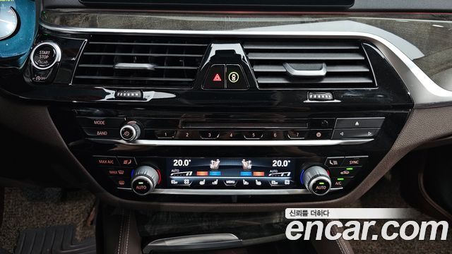 BMW 5-Series 2018 — photo 24