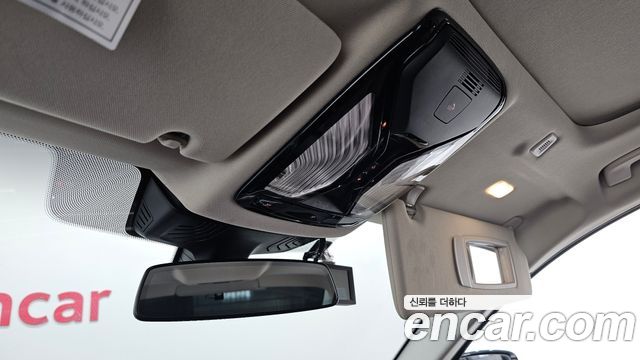 BMW 5-Series 2018 — photo 26
