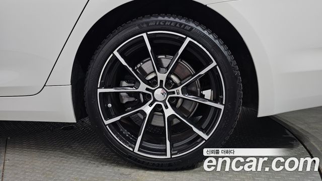 BMW 5-Series 2018 — photo 7