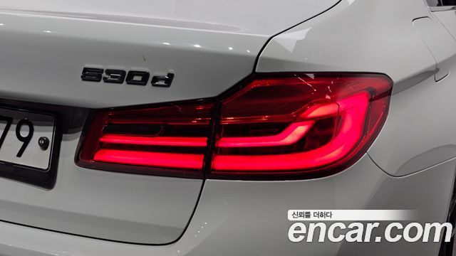 BMW 5-Series 2018 — photo 9
