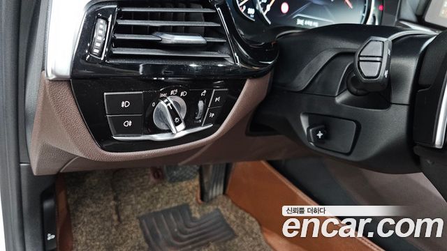 BMW 5-Series 2018 — photo 27