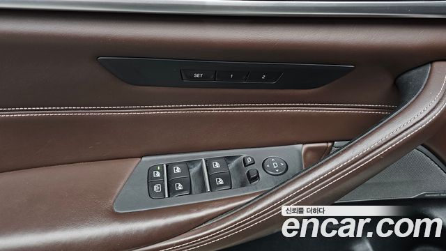 BMW 5-Series 2018 — photo 28