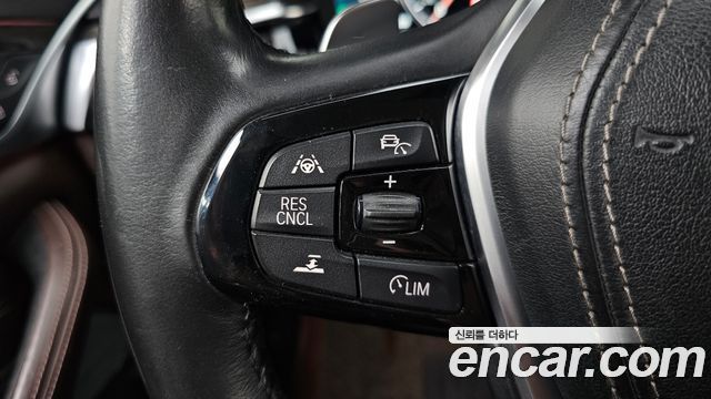 BMW 5-Series 2018 — photo 30