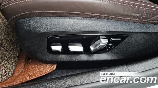 BMW 5-Series 2018 — photo 31