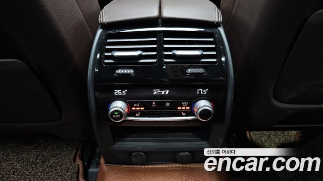 BMW 5-Series 2018 — photo 32