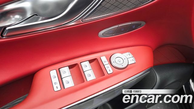 Genesis GV70 2022 — photo 29