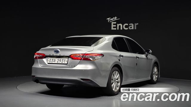 Toyota Camry 2019 — photo 2