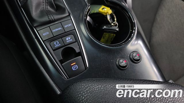 Toyota Camry 2019 — photo 16