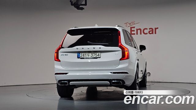 Volvo XC90 2021 — photo 4