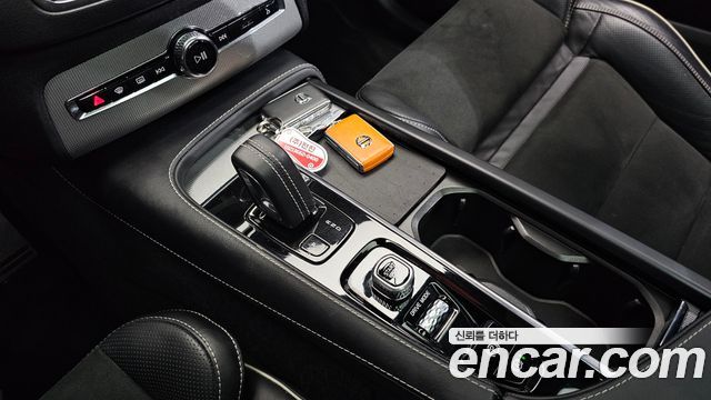 Volvo XC90 2021 — photo 12