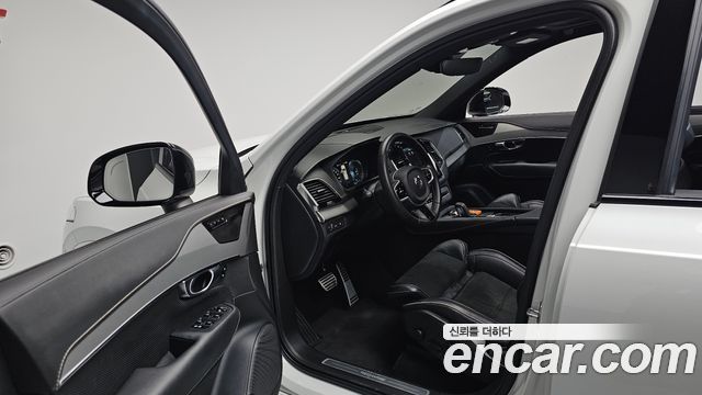 Volvo XC90 2021 — photo 13