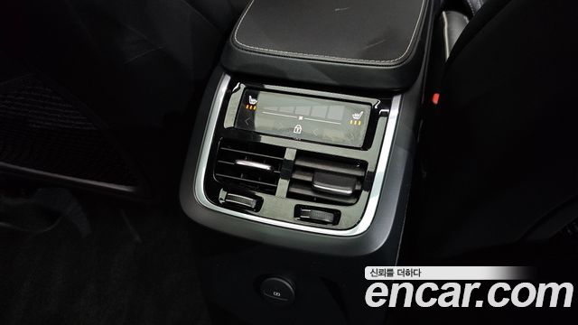 Volvo XC90 2021 — photo 25