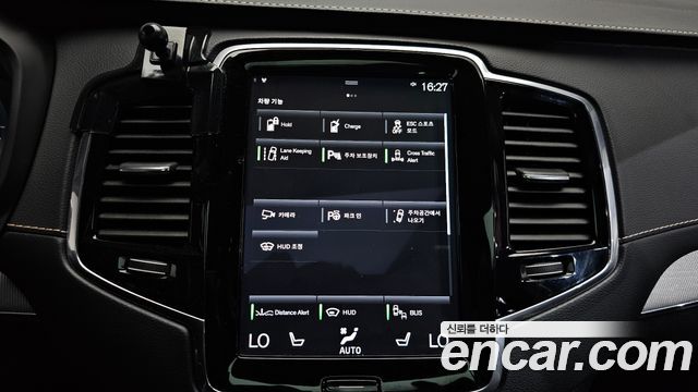 Volvo XC90 2021 — photo 28
