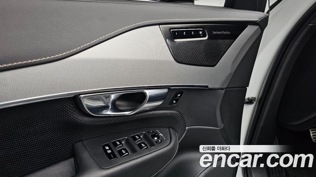 Volvo XC90 2021 — photo 33