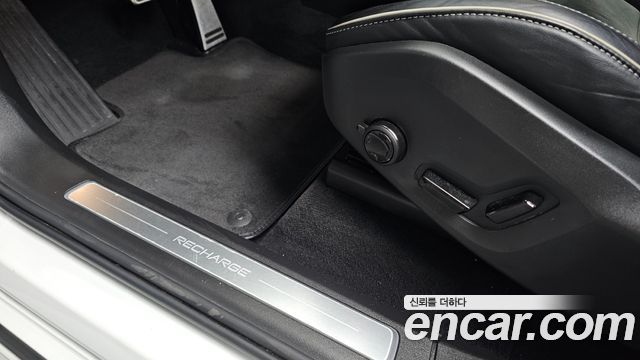 Volvo XC90 2021 — photo 35