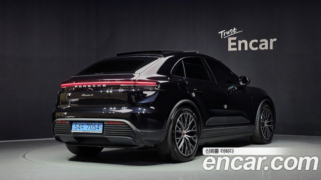 Porsche Macan 2025 — photo 2