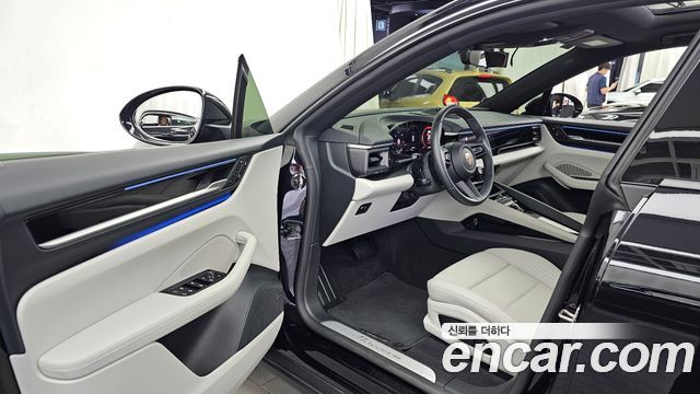 Porsche Macan 2025 — photo 11