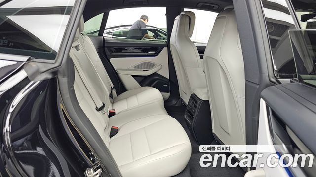 Porsche Macan 2025 — photo 13