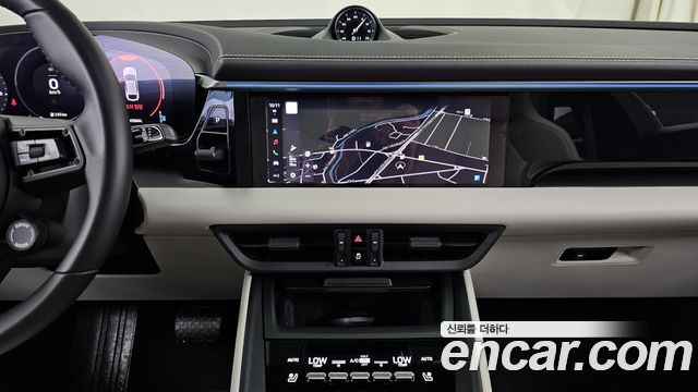 Porsche Macan 2025 — photo 16