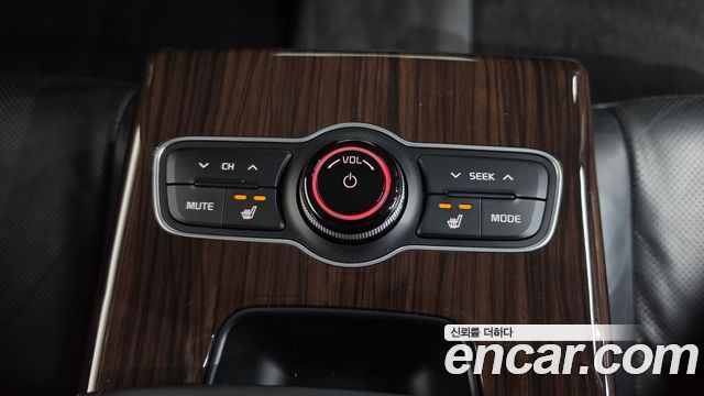 Kia K7 2015 — photo 17