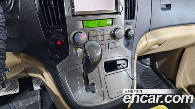 Hyundai Starex 2011 — photo 9