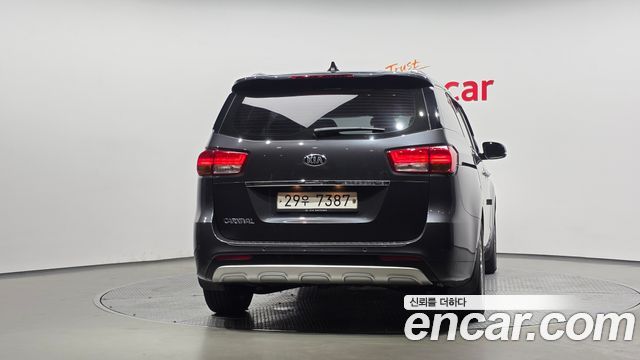 Kia Canival 2018 — photo 4